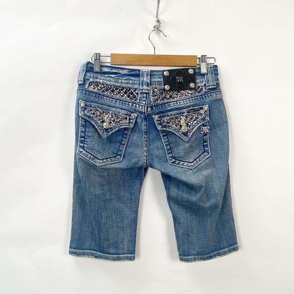 Miss Me US 26 Womens Blue JE5002M54 Rhinestone Mid Rise Denim Bermuda Short - Picture 1 of 9